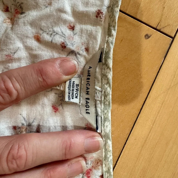 AMERICAN EAGLE Eyelet Mixed Print Cross Front Crop Top Blouse - small - Picture 2 of 8